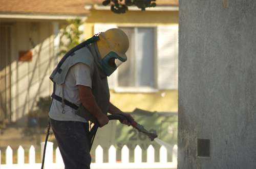 un spécialiste en travaux de nettoyage de façade